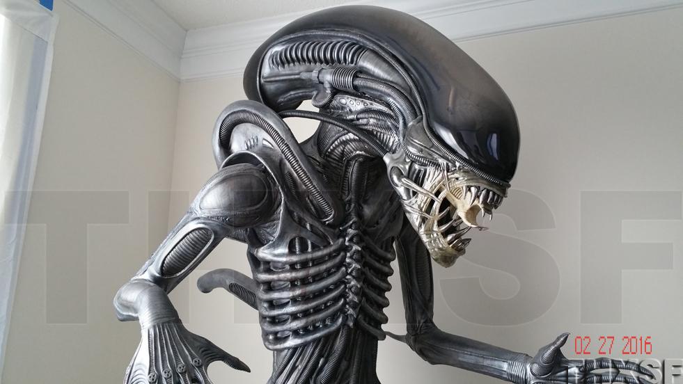 Life Size Alien MageeFX