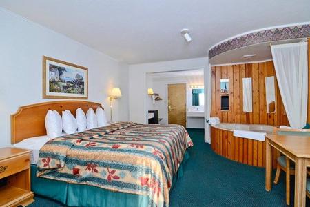 Pioneer Inn Suites Hotel In Escanaba Michigan