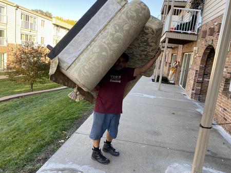 Couch Removal Disposal And Cost In Omaha Ne Ton S Hauling 402