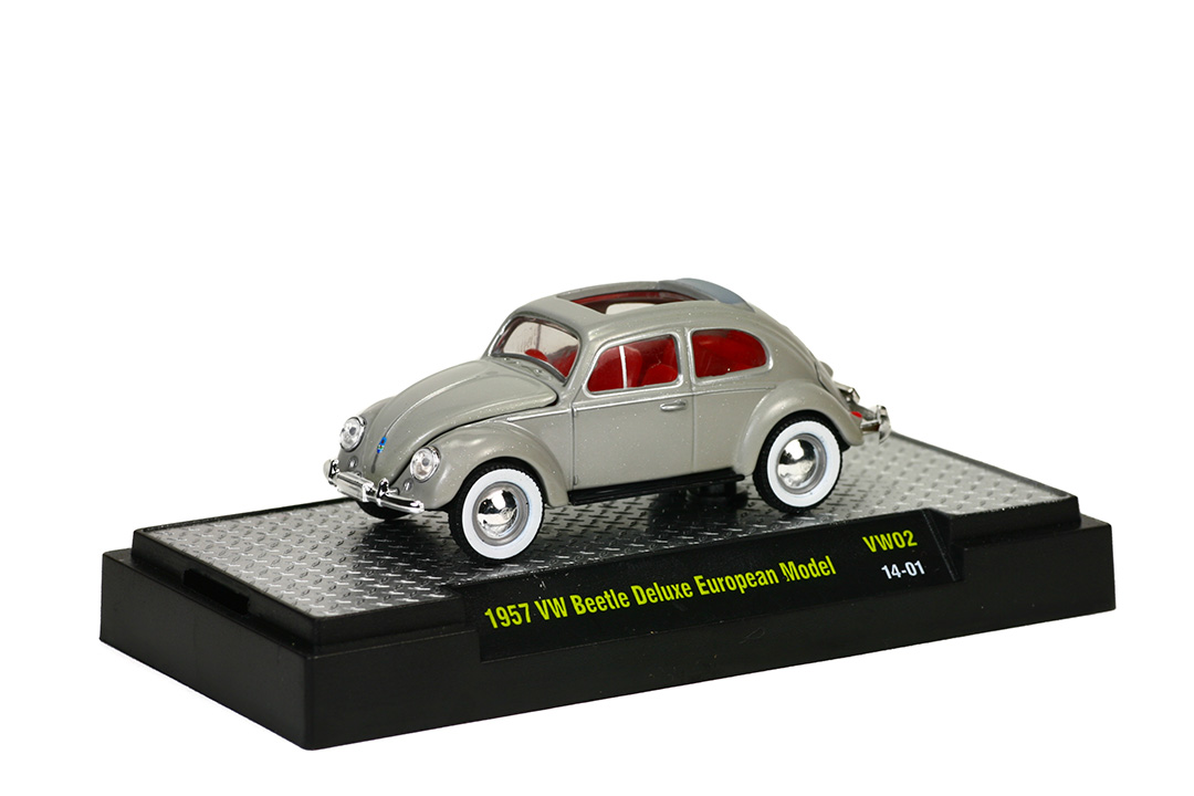 M2 Machines CHASE Auto-Thentics 1957 VW Beetle Deluxe European Model store VW02