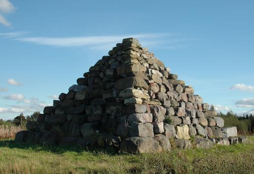 Boora Pyramid by Eileen MacDonagh at Sculpture in the Parklands.
