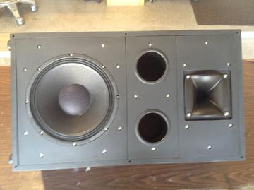 Monitor speaker floor placement