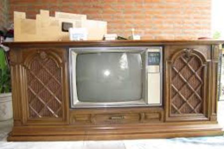 Fast Console TV and Old Stereo Removal Services in Lincoln NE | LNK Junk Removal