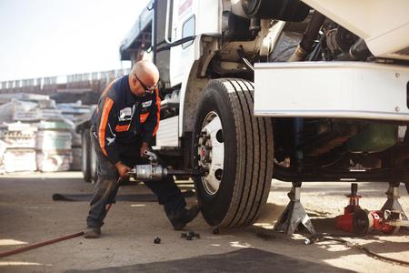 Truck Performance Shops Near Me >> 7/24 Mobile Diesel Truck Road Service Tractor Trailer ... Truck Performance Shops Near Me >> 7/24 Mobile Diesel Truck Road Service Tractor Trailer ...