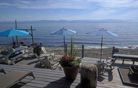 Beachside Waterfront Vacation Rentals Sechelt Bc Canada