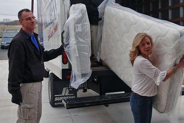 Leading Mattress Hauler Lincoln in Lincoln NE | LNK Junk Removal