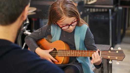 group guitar class, guitar class for kids, group guitar lesson, Chester Springs, Coatesville, Glenmoore, Elverson, Malvern, Downingtown