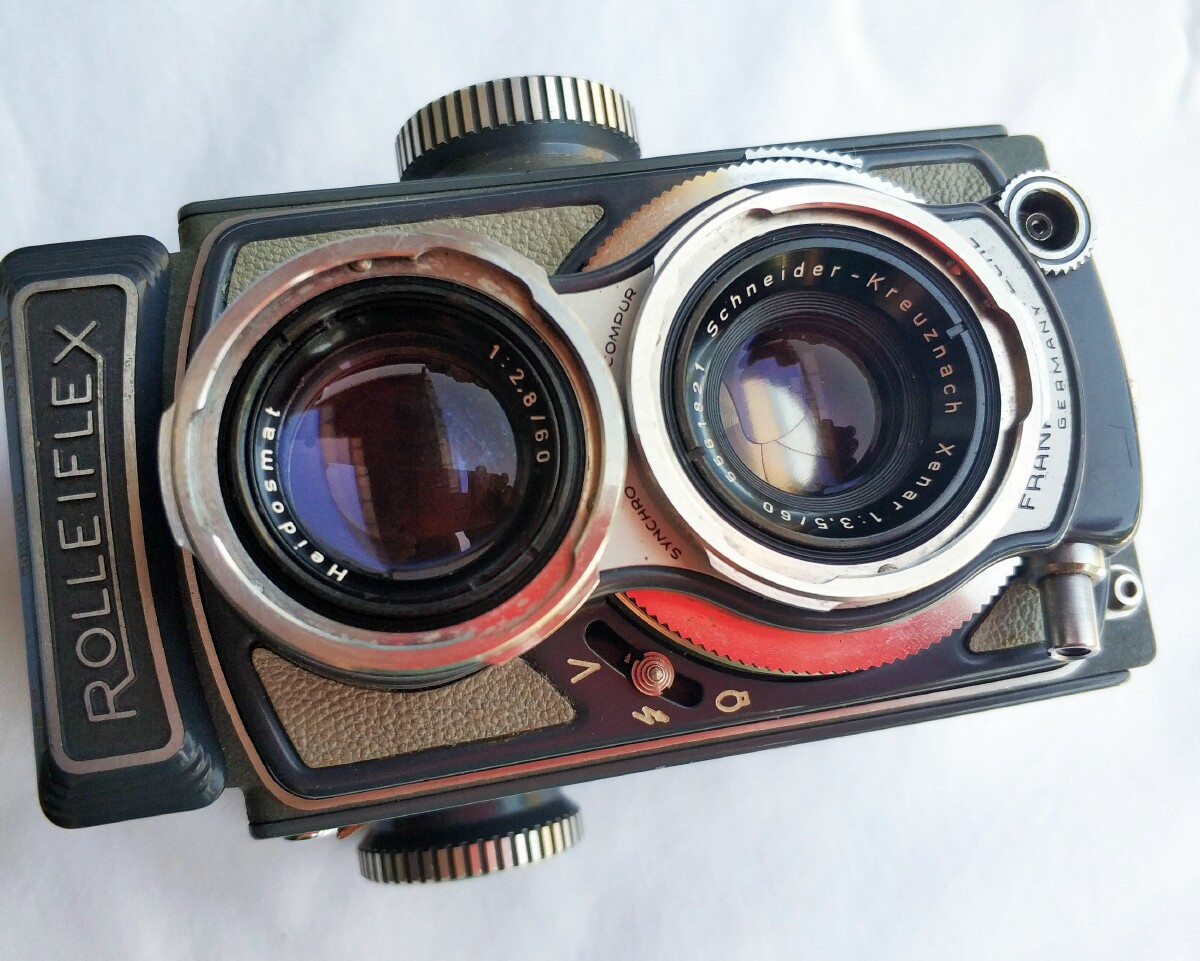 Rolleiflex 4x4 Baby Cameras, Grey Baby, Post War Black Baby Rolleiflex 4x4 Baby Cameras, Grey Baby, Post War Black Baby