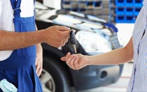 mechanic handing keys to customer