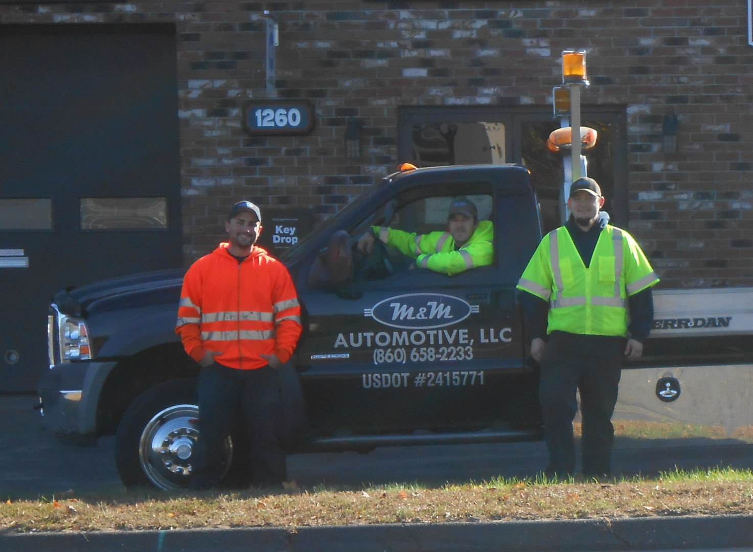 M & M Auto Group - Simsbury and Weatogue Towing Services