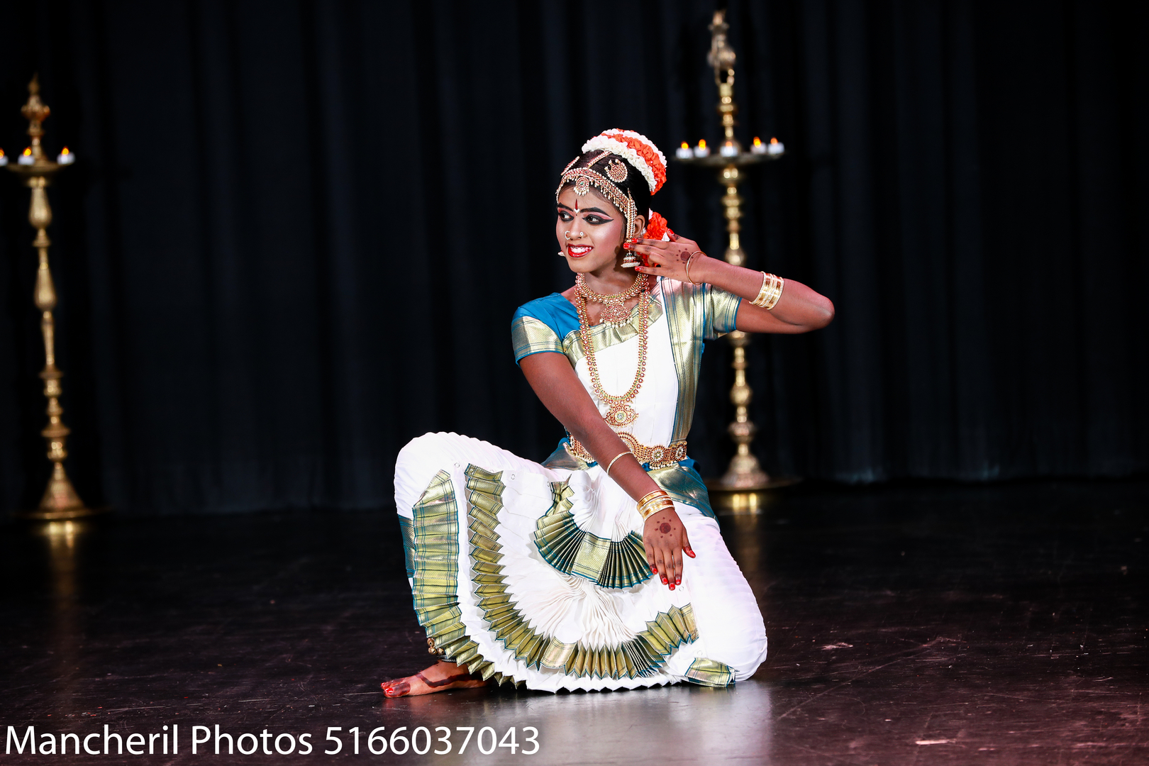 Mohiniyattam dress outlet for rent