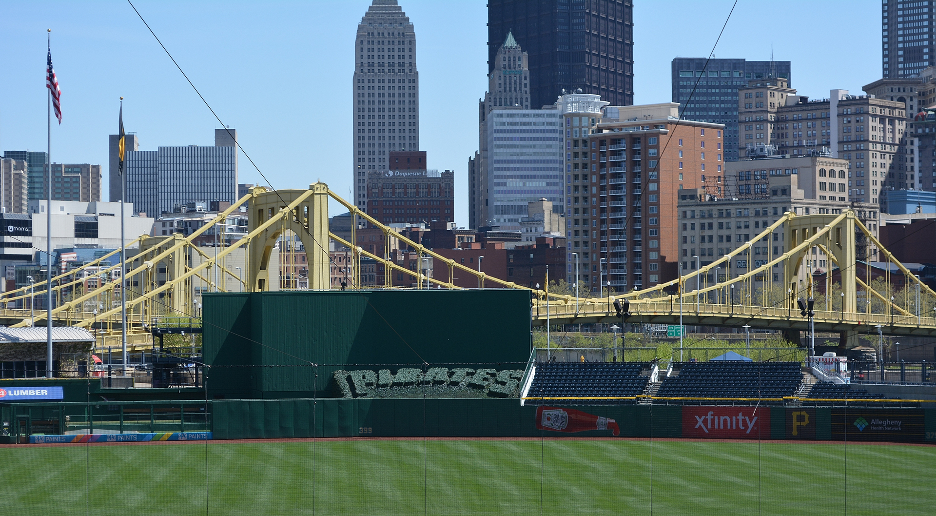 Pittsburgh's PNC Park with Tampa's Skyline. : r/baseball