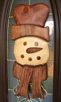 Easy DIY Carved wood Frosty the Snowman Christmas Decoration. FREE step by step instructions. www.DIYeasycrafts.com