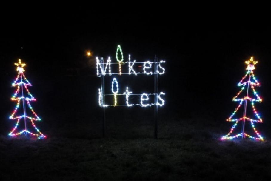 Christmas Lighting  Mike's Landscape Lighting