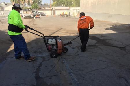 STRIPPING PARKING LOTS IN la