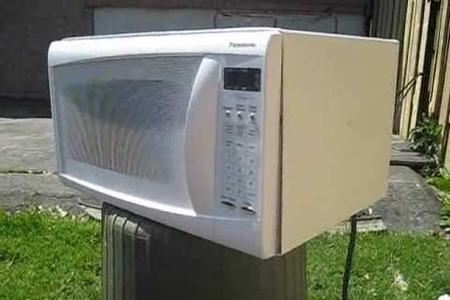 Microwave Removal in Lincoln | LNK Junk Removal