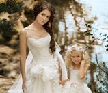 bride and flower girl picture