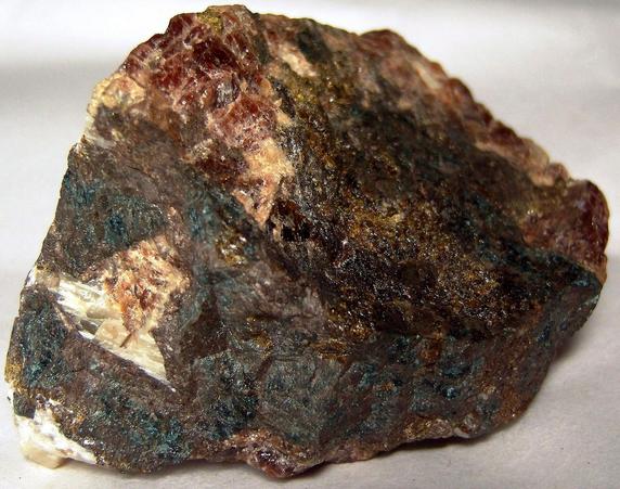 grape WILLEMITE, blue FLUORAPATITE, ANDRADITE, CALCIT, DIOPSIDE schefferite - Franklin Mine, Franklin, Franklin Mining District, Sussex County, New Jersey, USA - ex Rutgers Geology Museum