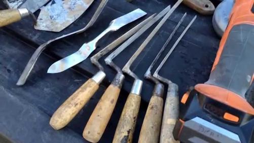 Tuckpointing tools
