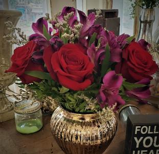helotes TX florist valentines day red rose bouquet and flower arrangement
