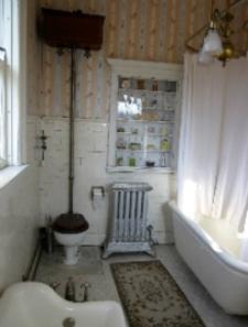 Anne Louise's original bathroom at Rockcliffe Mansion in Hannibal Missouri
