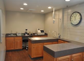 Main treatment area of Cincinnati Hills Animal Clinic Montgomery Road location