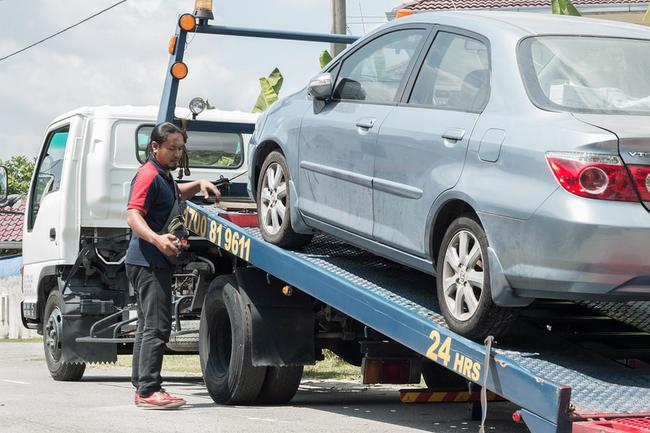 CHRYSLER Flatbed Towing Omaha Metro