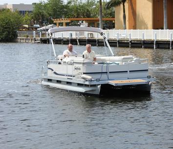 Splash Steps LLC - Pontoon Boat Swim Platforms, Hydraulic Swim