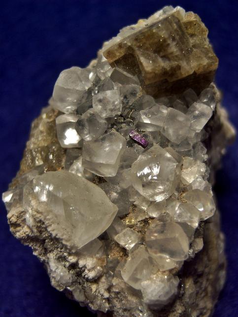 CHABAZITE-Ca, CHALCOPYITE, PYRIE, PYROLUSITE, fluorescent CALCITE - Upper New Street Quarry (Burger's Quarry), Paterson, Passaic County, New Jersey, USA - ex Fred J Parker "Parker Minerals"