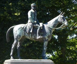 Statue_of_Marechal_Foch,_Cassel