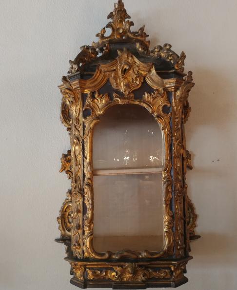 18th century italian vitrine original gold water gild gilding gilded circa 1740 furniture House of Tuscany antqiue vintage