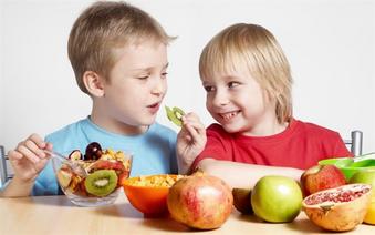 Mẹ nên cho bé ăn loại hoa quả nào để tăng cường trí thông minh