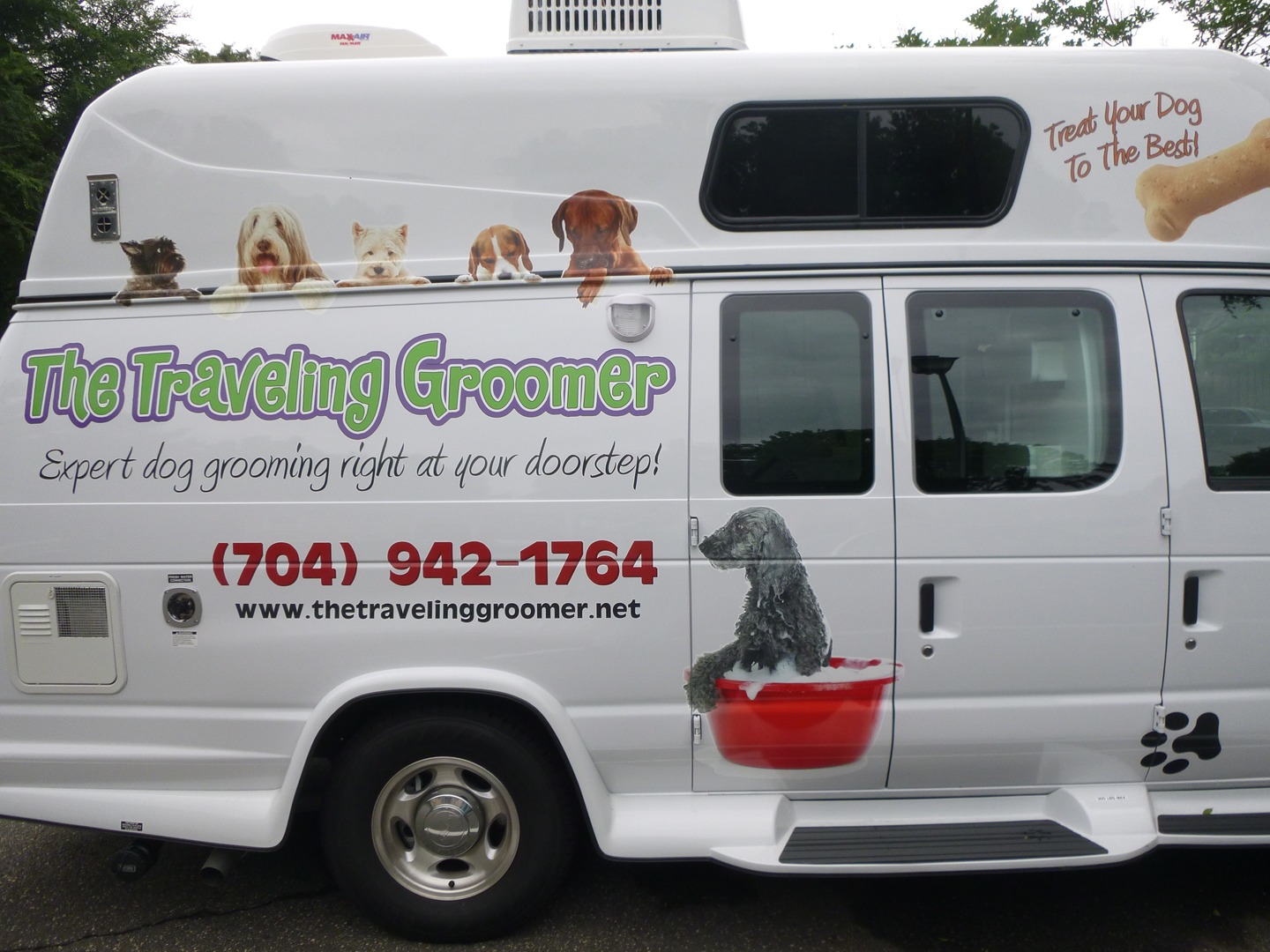 Traveling groomer hot sale