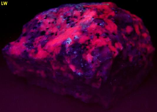 fluorescent CALCITE and DOLOMITE Crazy Calcite, phosphorescent WILLEMITE, FRANKLINITE - Franklin, Franklin Mining District, Sussex County, New Jersey, USA
