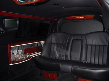 Expedition Limousine 14 passenger