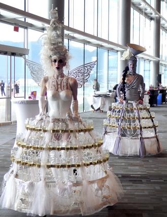 champagne, cupcakes, champagne table, strolling champagne, living tables, avant garde, wine, champagne dress