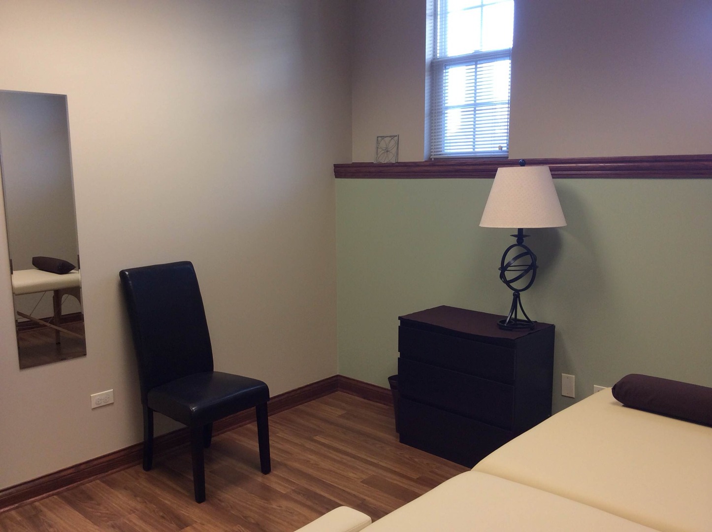 chiropractic acupuncture and massage room