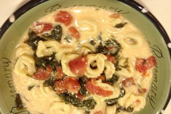 Italian Creamy Tortellini Soup