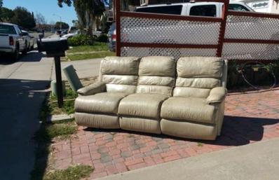 Old Couch Removal Couch Haul Away Junk Couch Sofa Section Hide Away Bed Removal Service And Cost | Service-Vegas