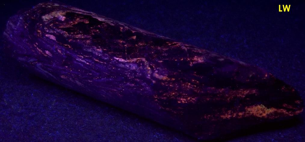 DRILL CORE with fluorescent SPHALERITE, CALCITE - Sterling Hill, Ogdensburg, Franklin Mining District, Sussex County, New Jersey