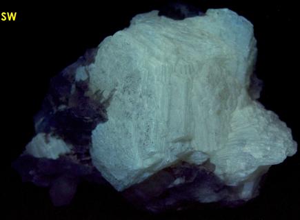 fluorescent SW LW Witherite, fluorite, calcite, sphalerite, Minerva No. 1 Mine, Ozark-Mahoning Group, Cave-in-Rock Sub-District, Illinois Kentucky Fluorspar District, Hardin County, Illinois - sold
