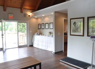 Main lobby / relaxation area of Cincinnati Hills Animal Clinic Montgomery Road location