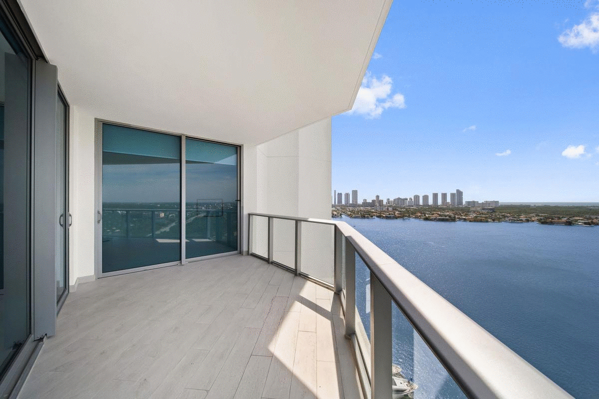 Maimi luxury residence; Marina; Boat Docks; Condo wit Dock; New Construction