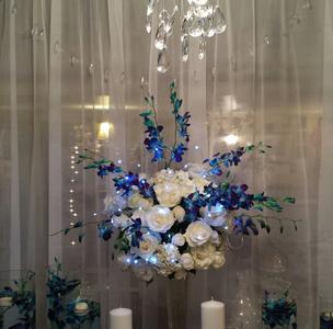 Helotes Tx Florist - White roses with blue flowers
