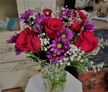 helotes TX florist flowershop Valentine's Day flowers red roses purple flowers delivery