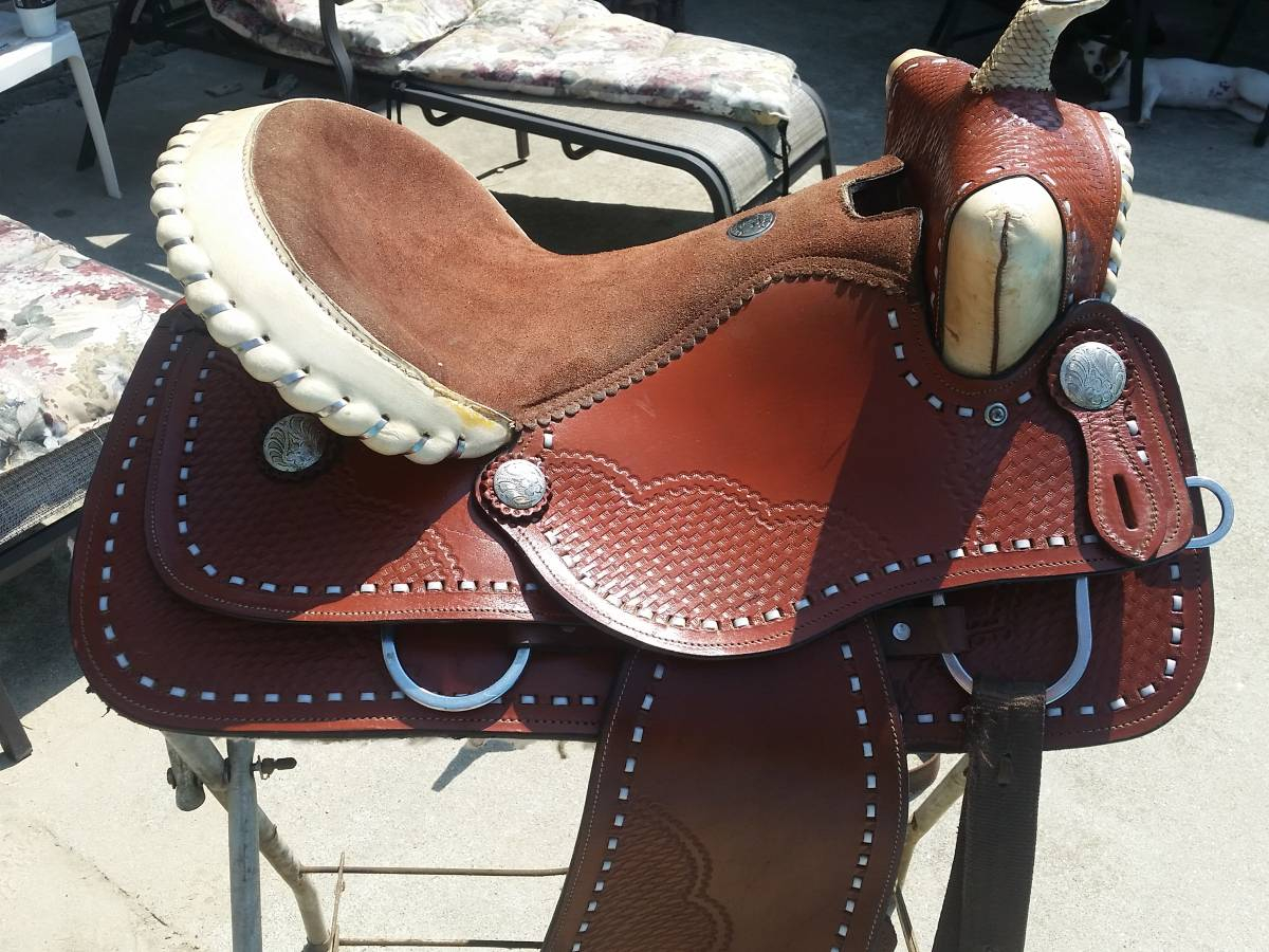 LV Barrel Saddle