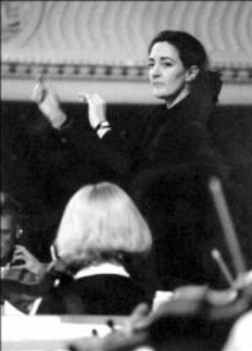 Isabel Mayagoitia conducting