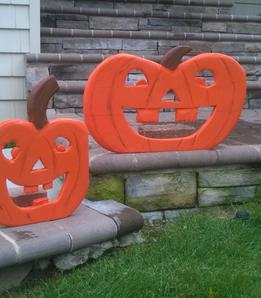 How to make Halloween Wood Pumpkin decorations. Easy step by step instructions. www.DIYeasycrafts.com