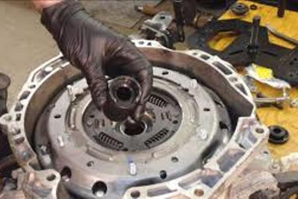 Mobile Clutch Gearbox and Shaft Repair Services and Cost Mobile Clutch Gearbox and Shaft Maintenance Services near Omaha NE | Mobile Auto Truck Repair Omaha