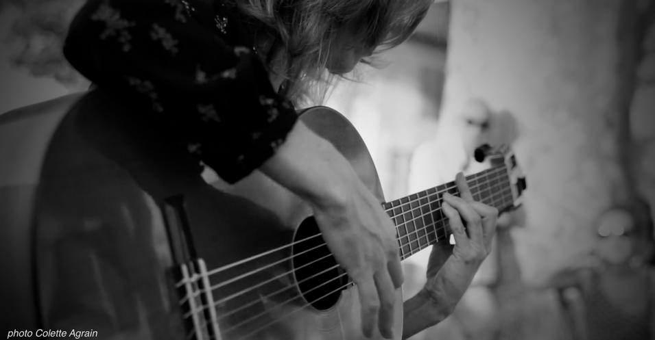 performances and private guitar lessons in Seville, Spain and online